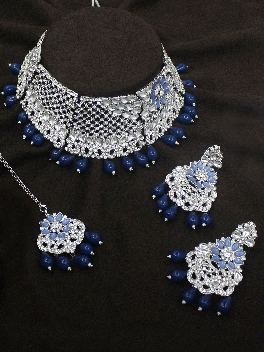 

SAIYONI Silver-Plated Blue & White Kundan-Studded Jewellery Set