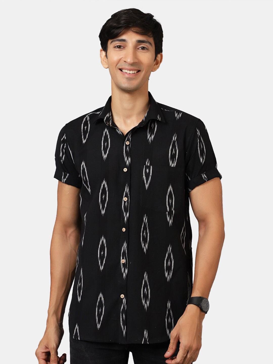

Wintage Men Black Classic Printed Casual Shirt
