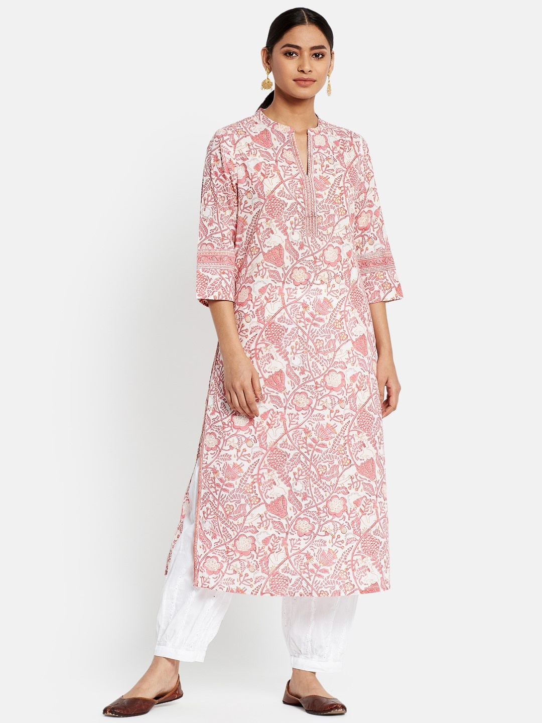 

Fabindia Women White & Pink Floral Printed Floral Kurta
