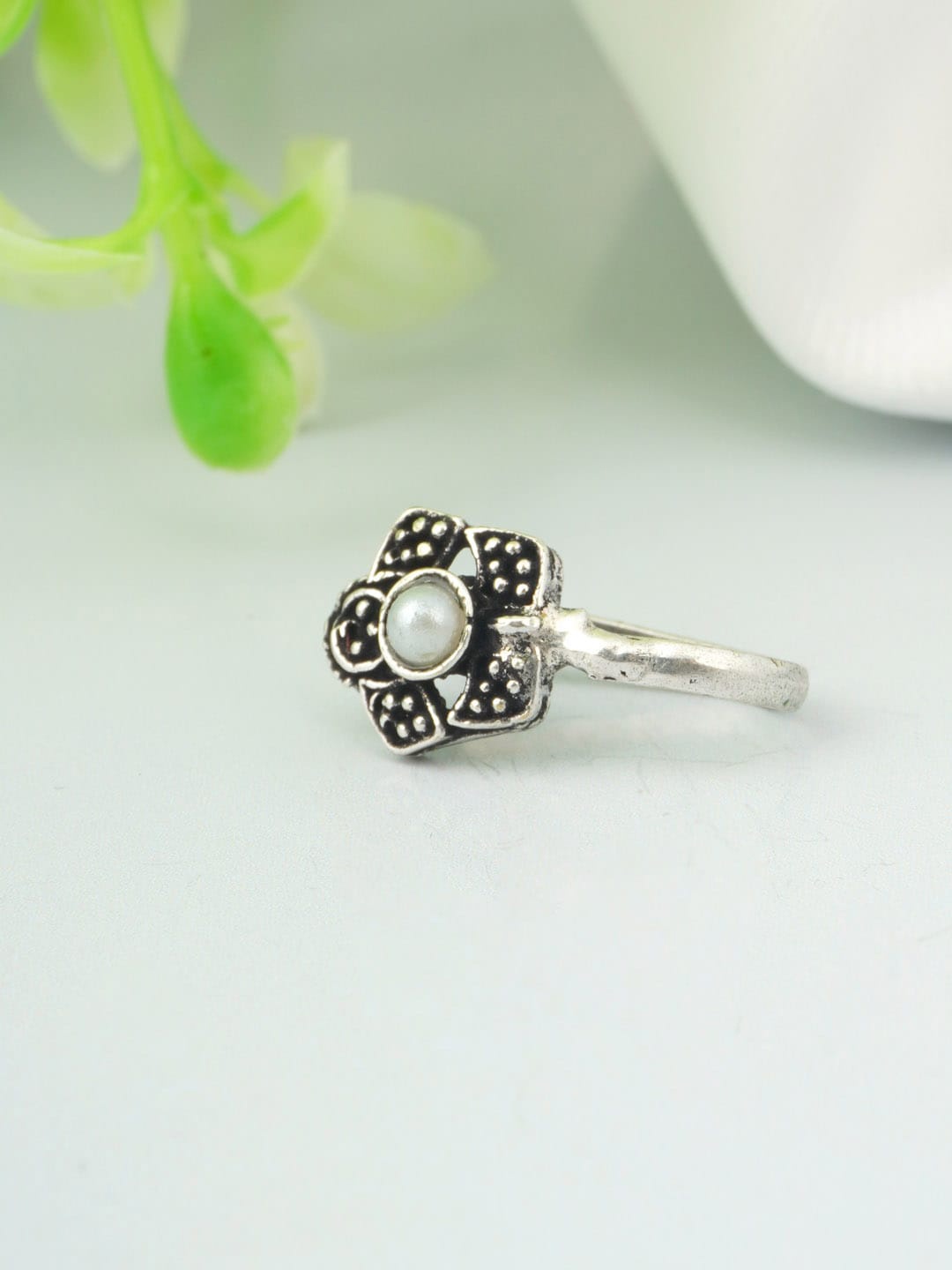 

Urmika Silver-Plated Oxidised Nosepin