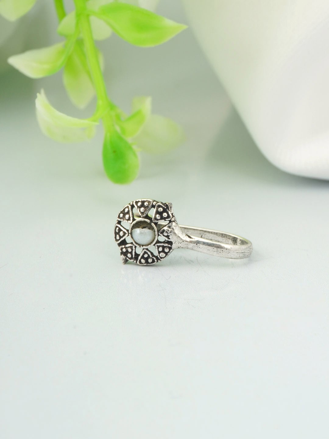 

Urmika Oxidised Silver-Toned Slip-On Nosepin