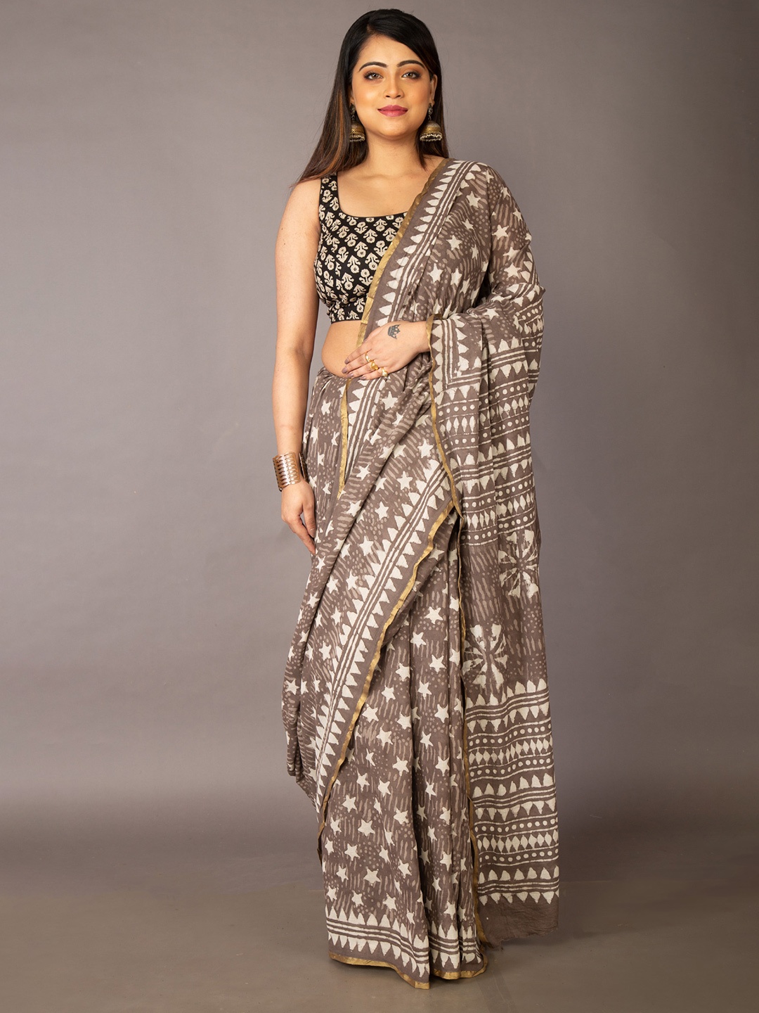 

Unnati Silks Women Grey Sarees