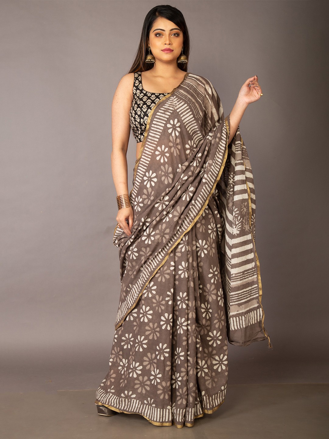 

Unnati Silks Women Grey Sarees