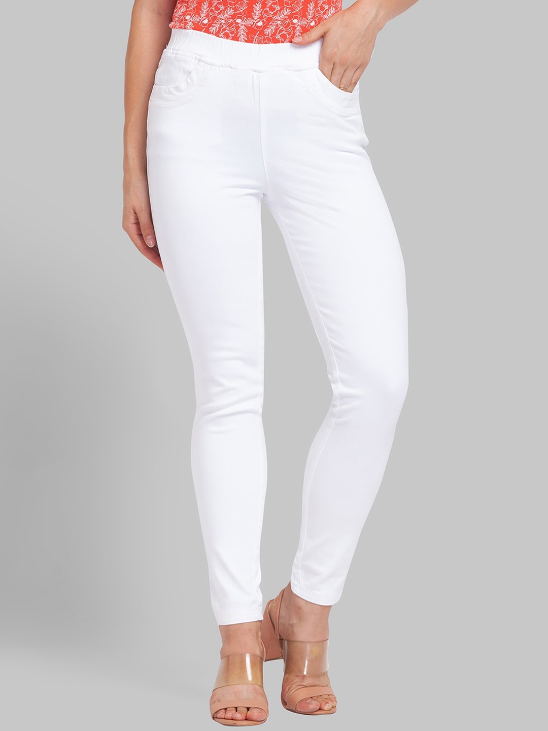 

Parx Women White Mildly Distressed Jeans