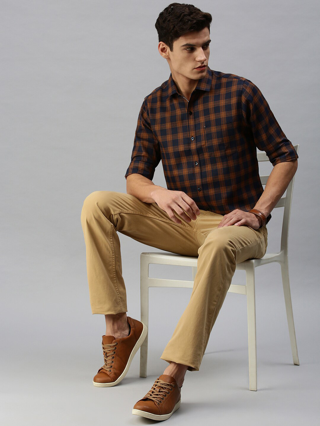 

Sanwara Men Brown Straight Slim Fit Tartan Checks Checked Casual Shirt