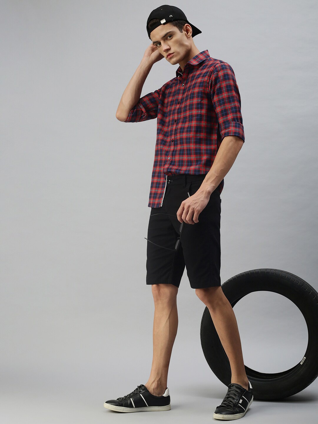 

Sanwara Men Red & Navy Blue Straight Slim Fit Tartan Checked Casual Shirt