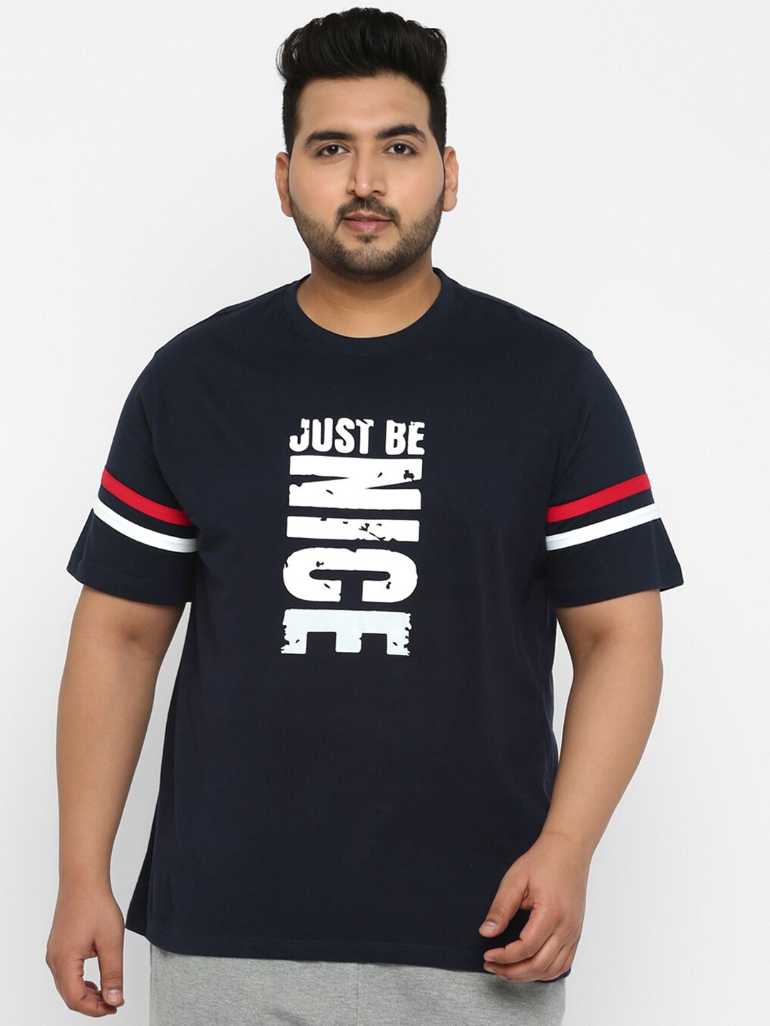 

Yuuki Men Plus Size Navy Blue Typography Printed Applique T-shirt