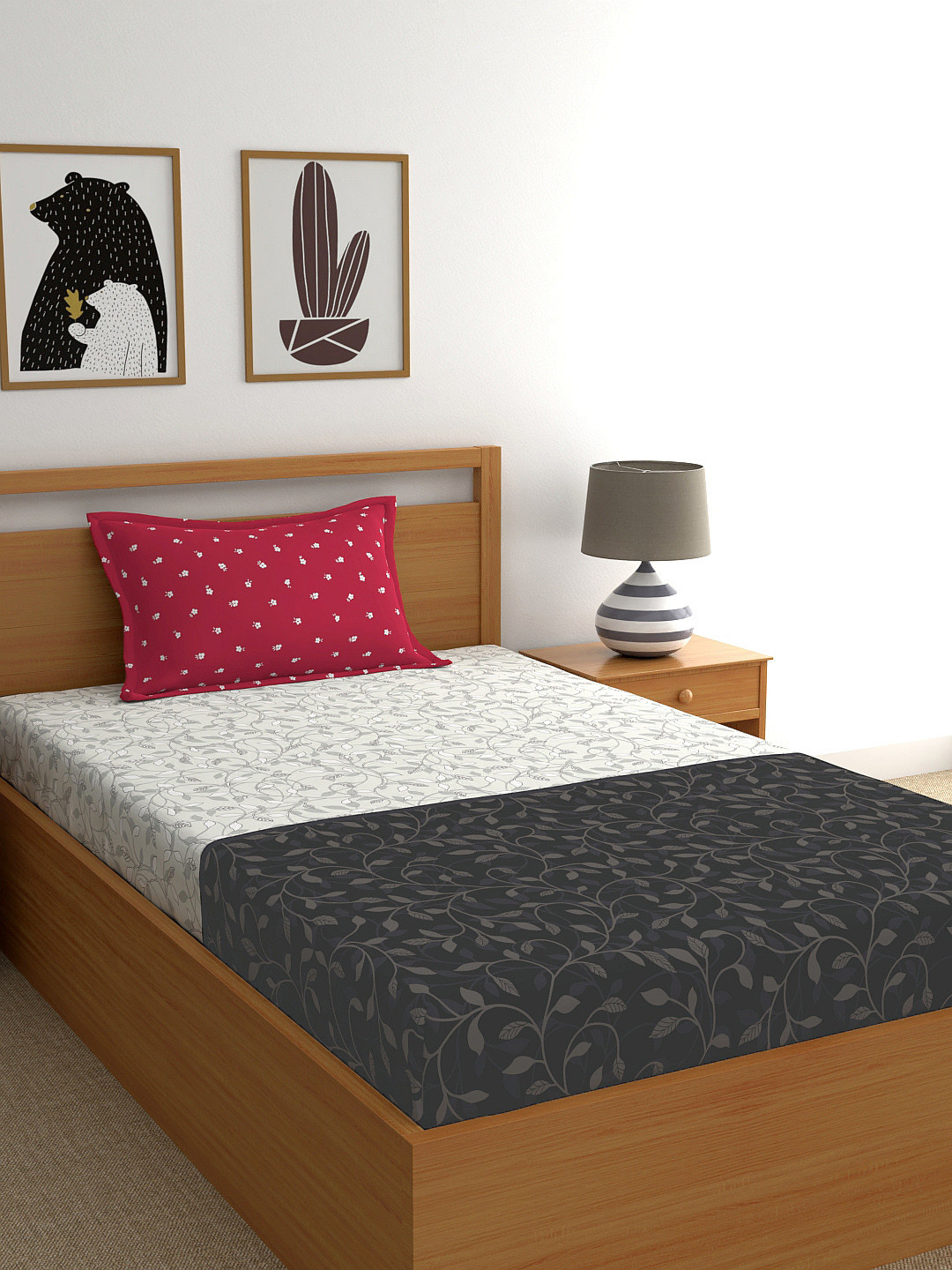 

My Room Black Floral 140 TC Single Bedsheet with 1 Pillow Covers