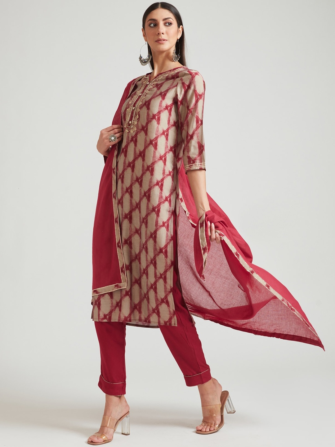 

Neerus Women Maroon Ethnic Motifs Printed Gotta Patti Kurta with Trousers & With Dupatta