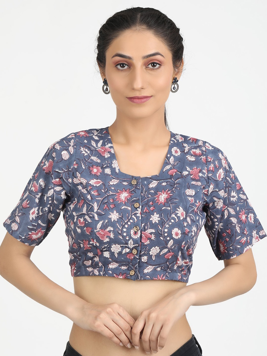 

Llajja Women Grey Block Printed Pure Cotton Saree Blouse