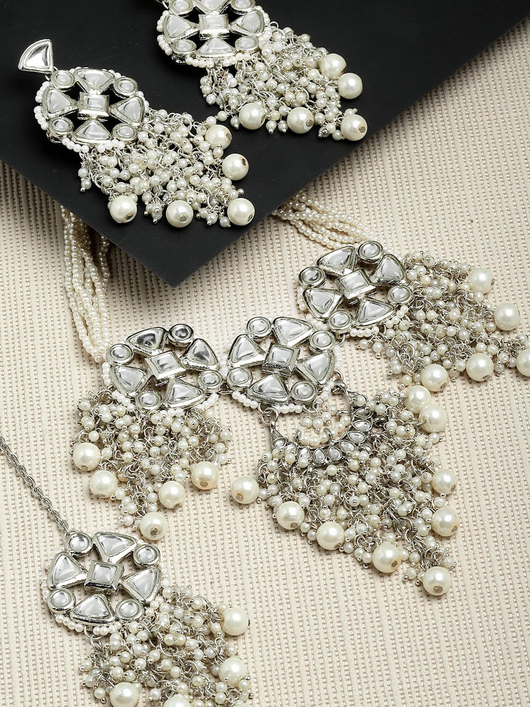 

KARATCART Silver-Plated Kundan-Studded Pearl Beaded Jewellery Set