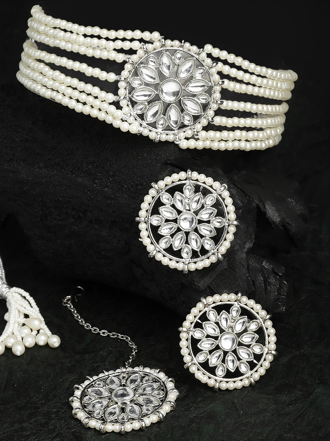 

KARATCART Oxidized Silver-Plated White Kundan-Studded Jewellery Set