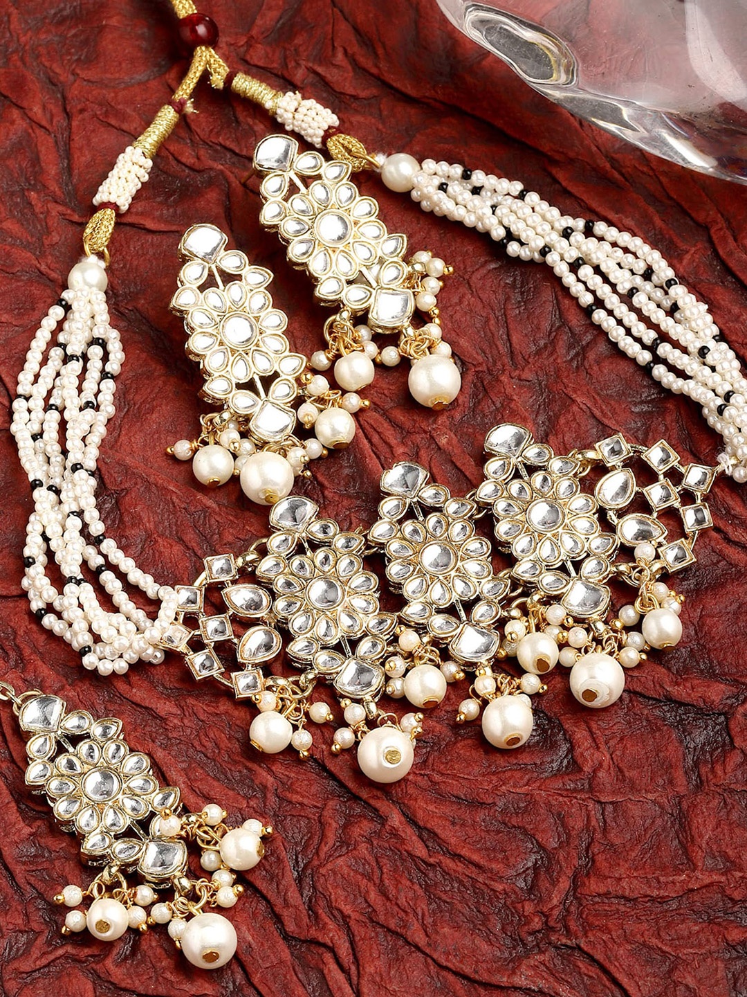 

KARATCART Gold-Plated White Floral Kundan Studded & Pearl Beaded Choker Jewellery Set