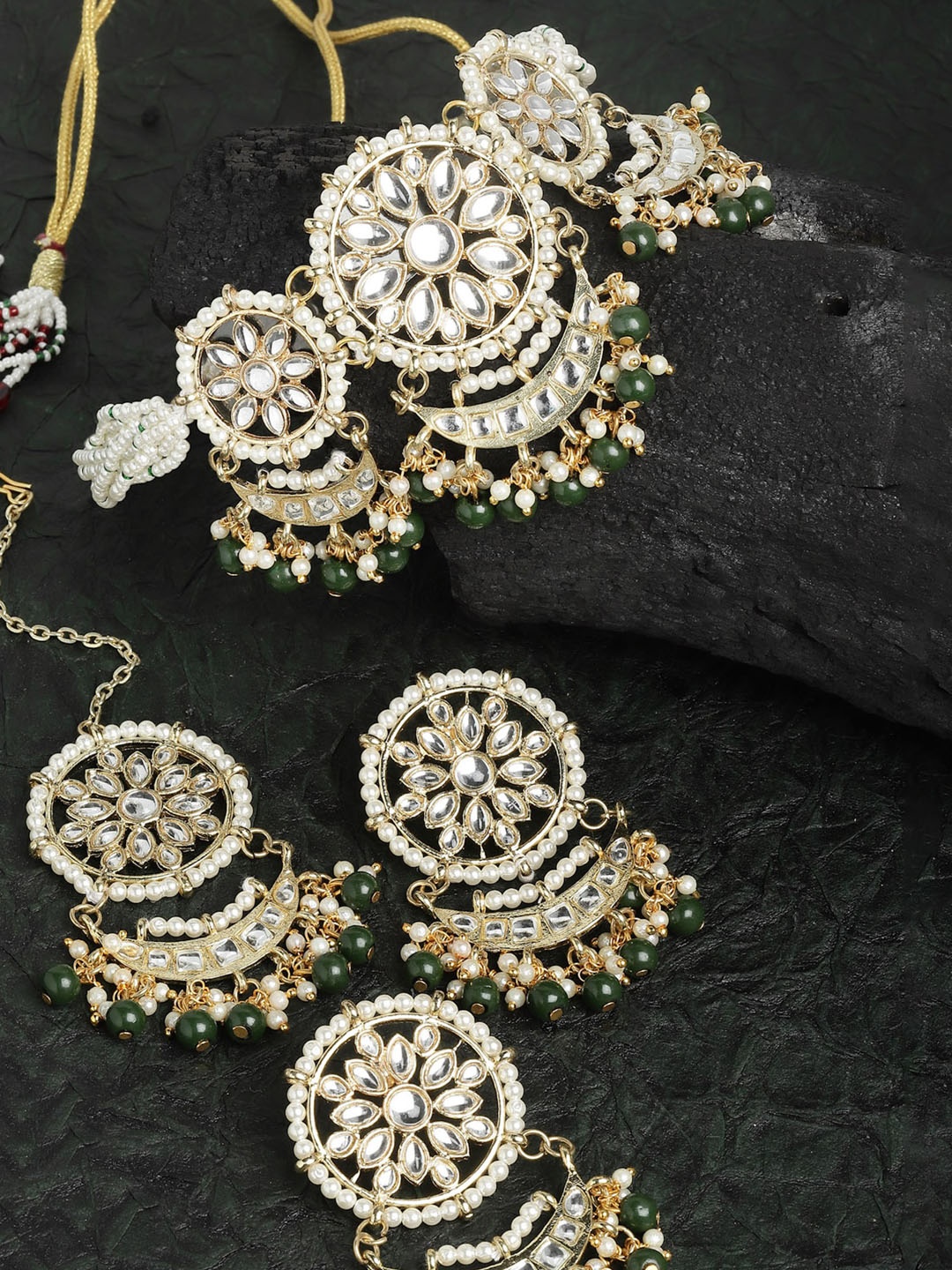 

KARATCART Gold-Plated White Kundan Studded & Green Beaded Choker Necklace Set