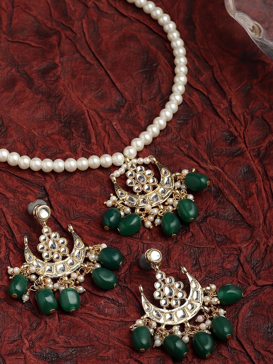 

KARATCART Gold-Plated Green & White Kundan-Studded Jewellery Set