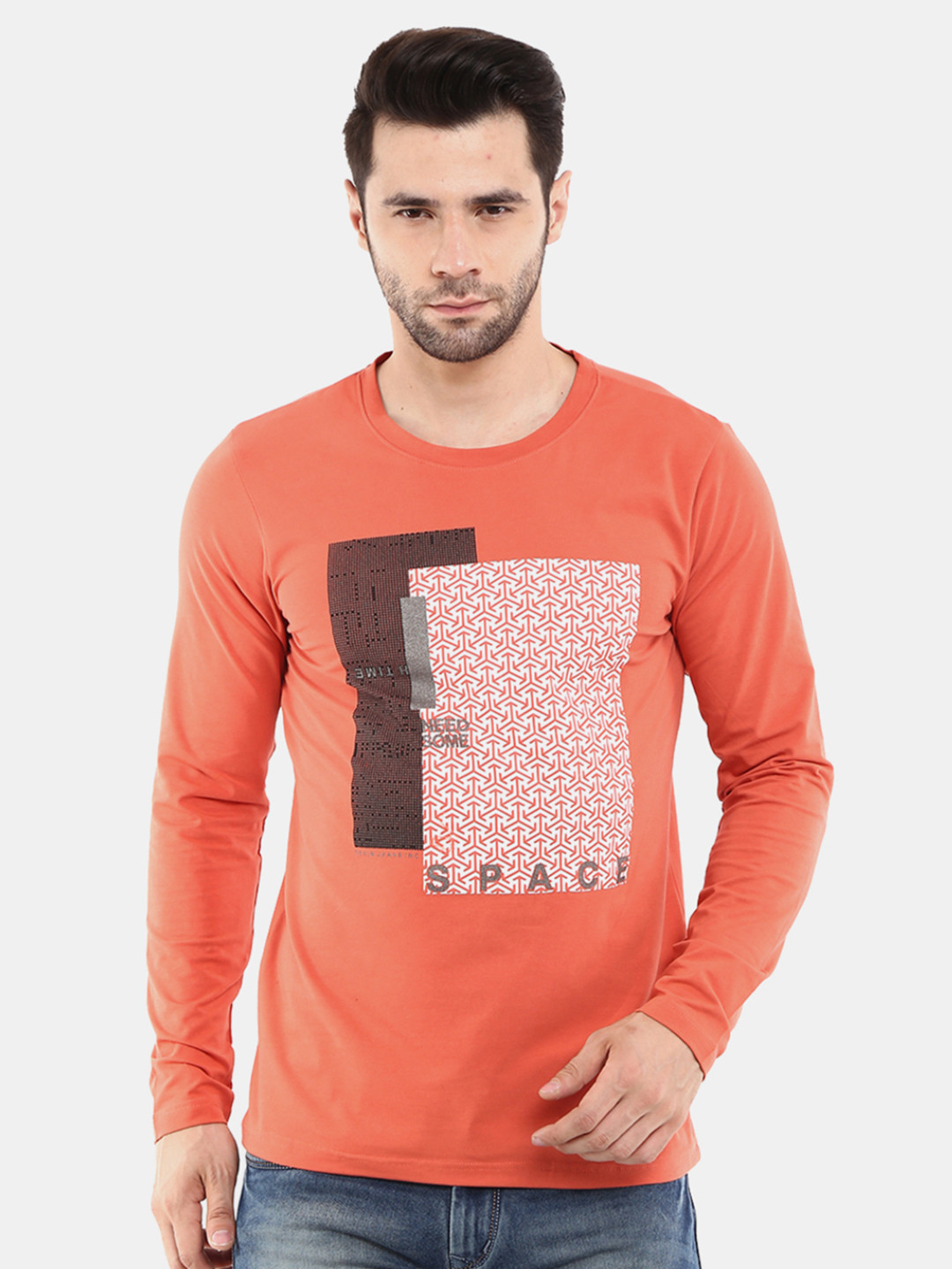 

V-Mart Men Orange Printed Slim Fit T-shirt