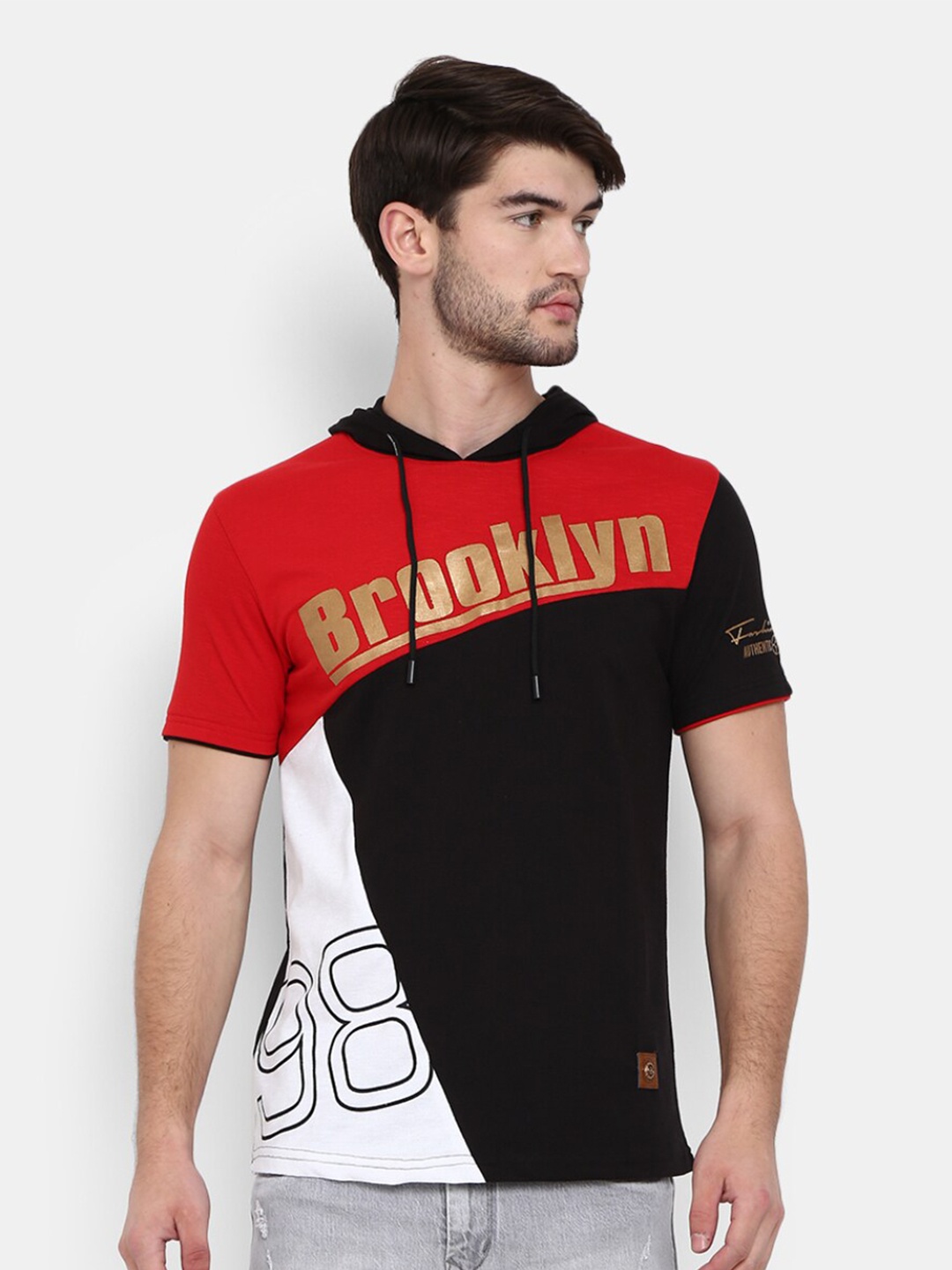 

V-Mart Men Black & Red Colourblocked Slim Fit T-shirt