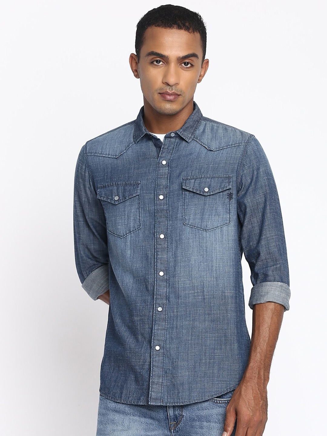 

Lee Men Blue Slim Fit Faded Casual Shirt