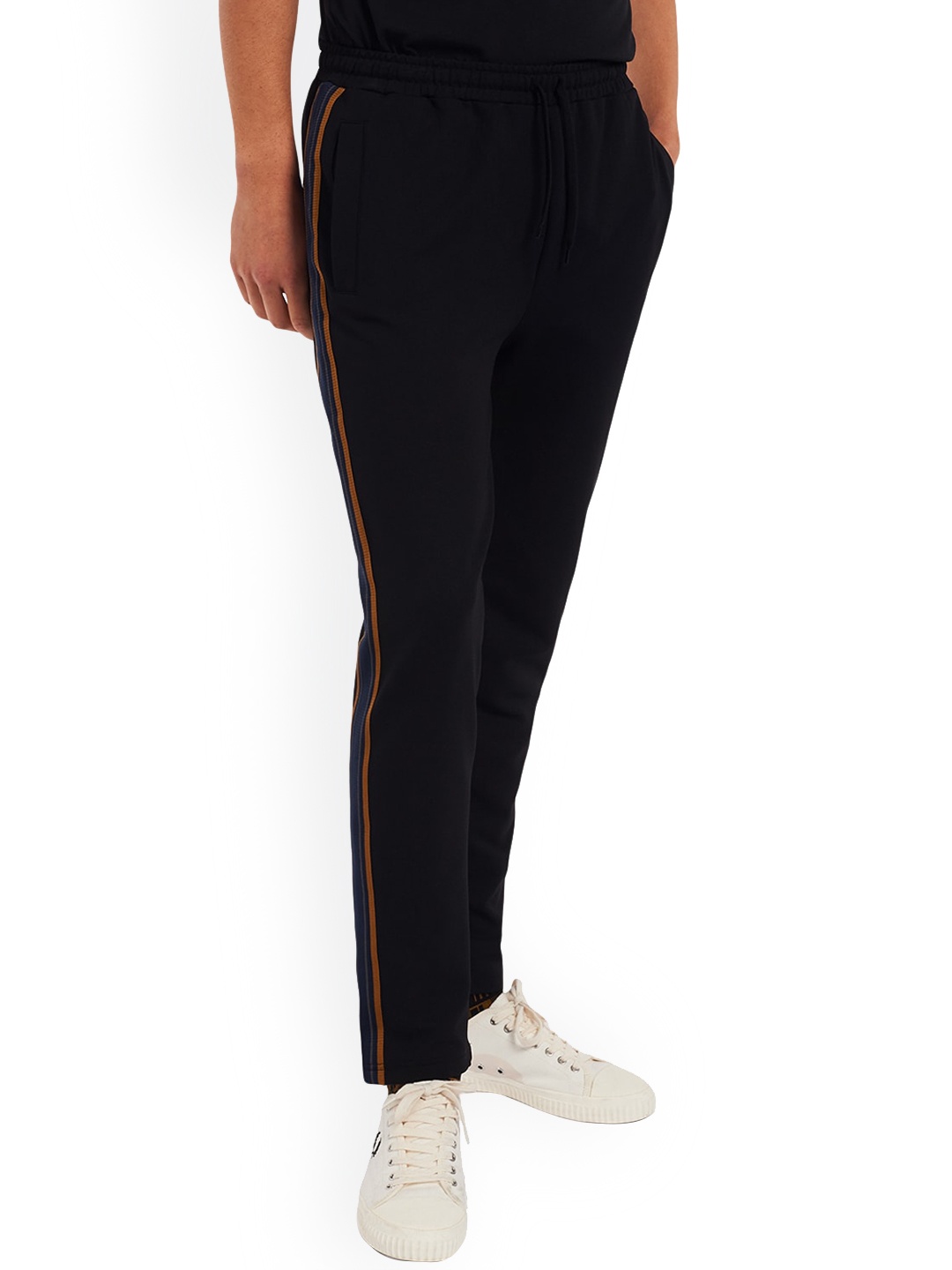 

Fred Perry Men Black Solid Track Pant