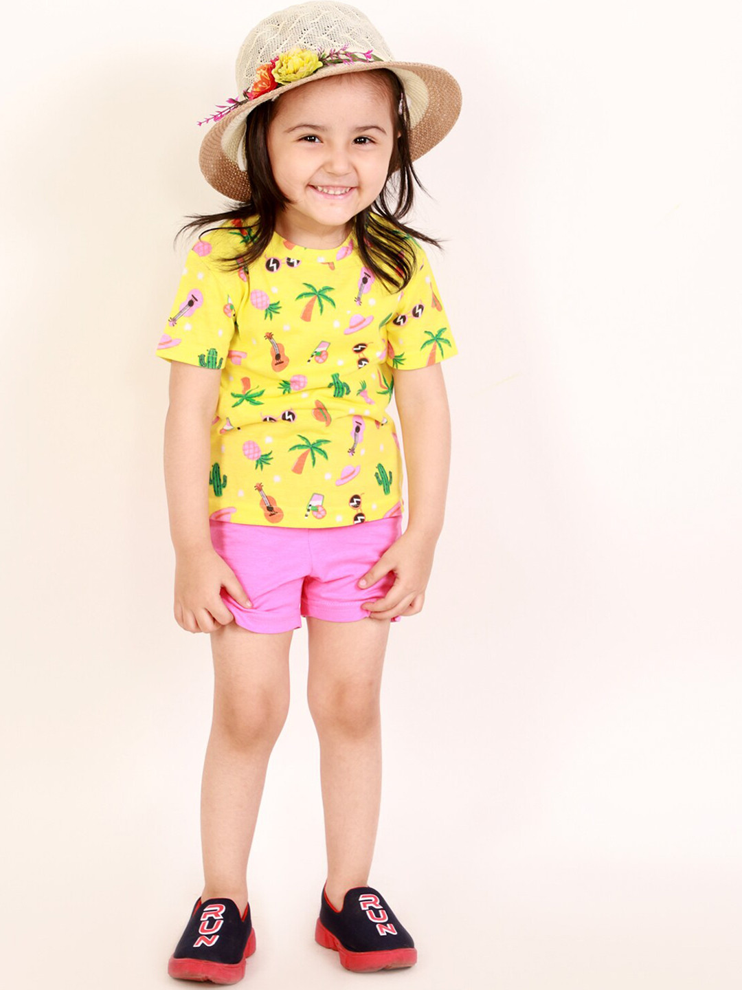 

The Mom Store Girls Yellow & Purple Printed Pure Cotton T-shirt with Shorts