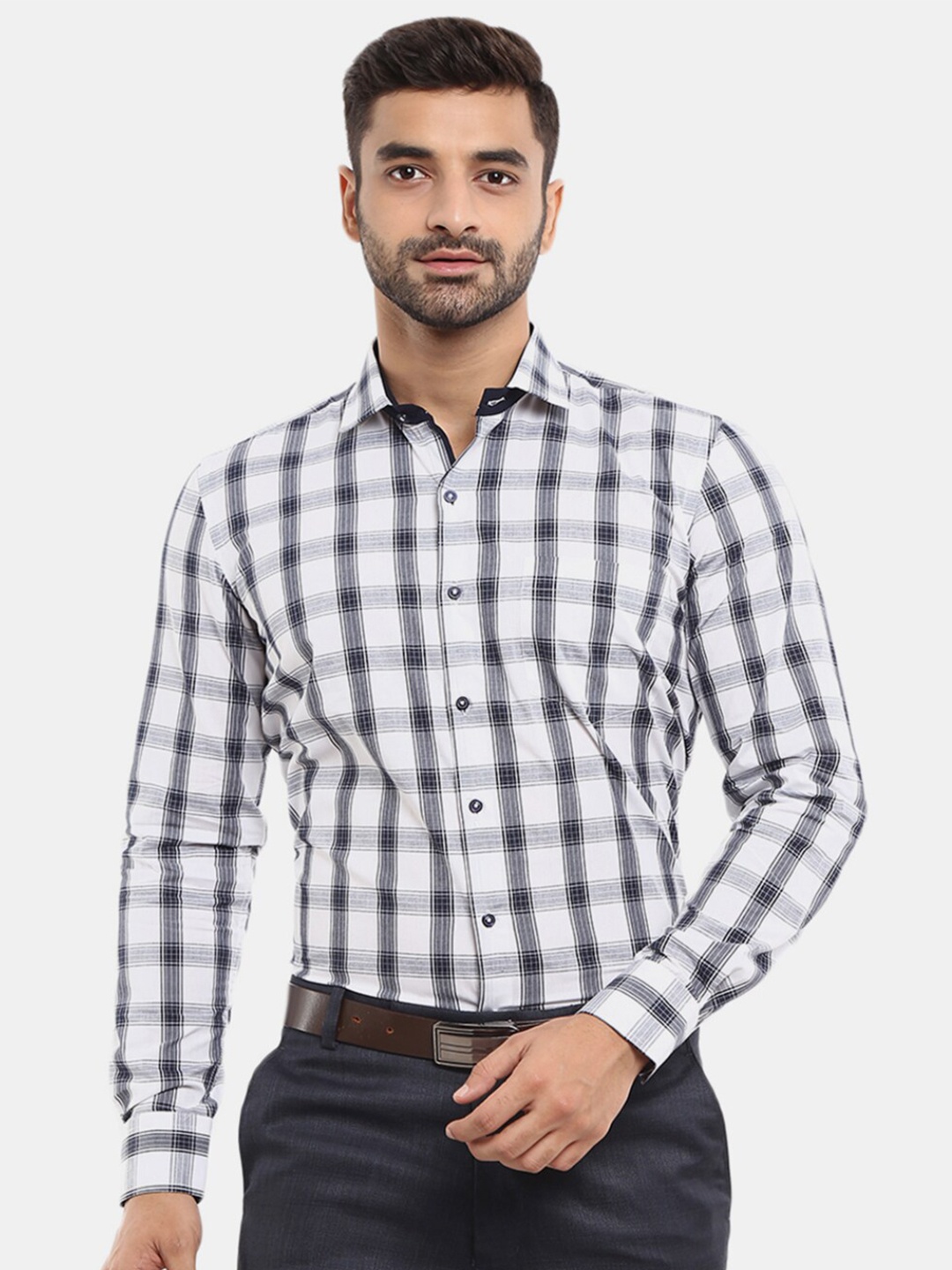 

V-Mart Men Black & White Checked Cotton Formal Shirt