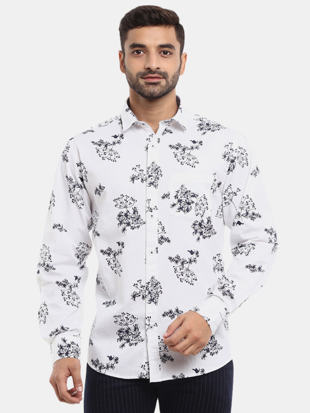 

V-Mart Men White Floral Printed Cotton Casual Shirt