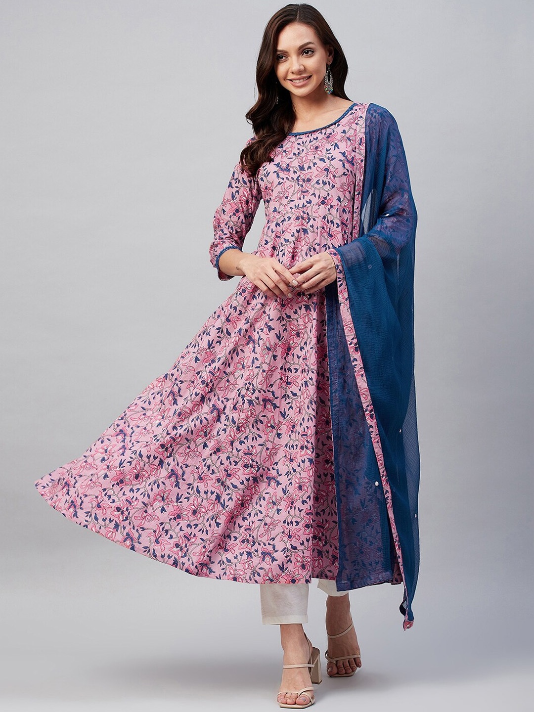 

Azira Women Pink Ethnic Motifs Printed Flared Sleeves Gotta Patti Anarkali Kurta