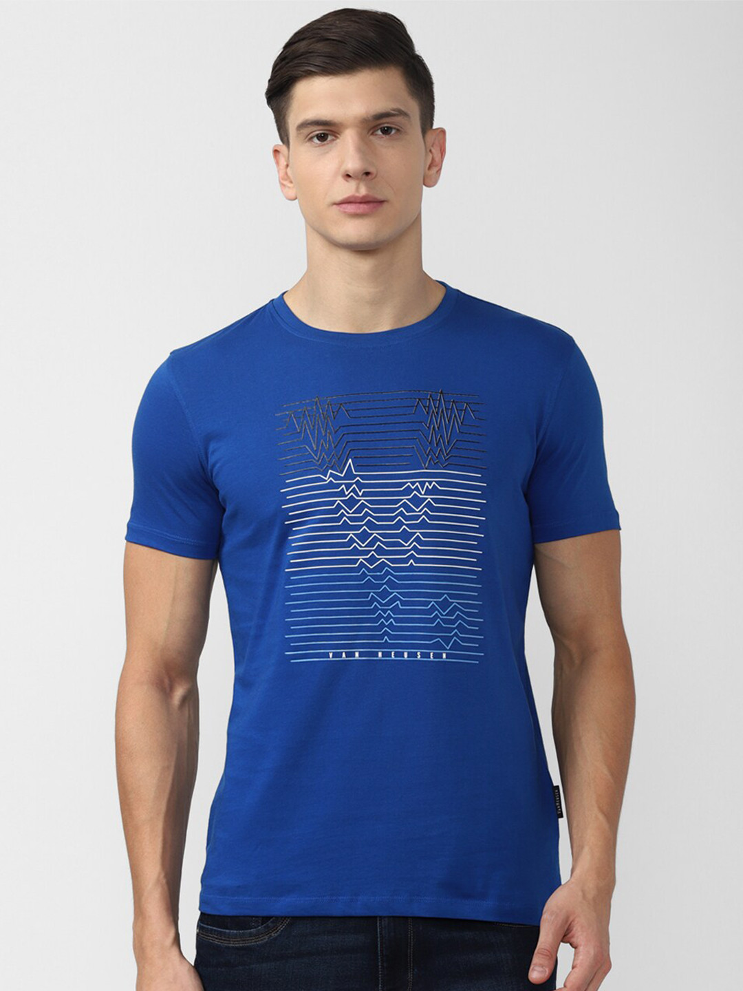 

V Dot Men Blue Typography Printed Applique Slim Fit T-shirt