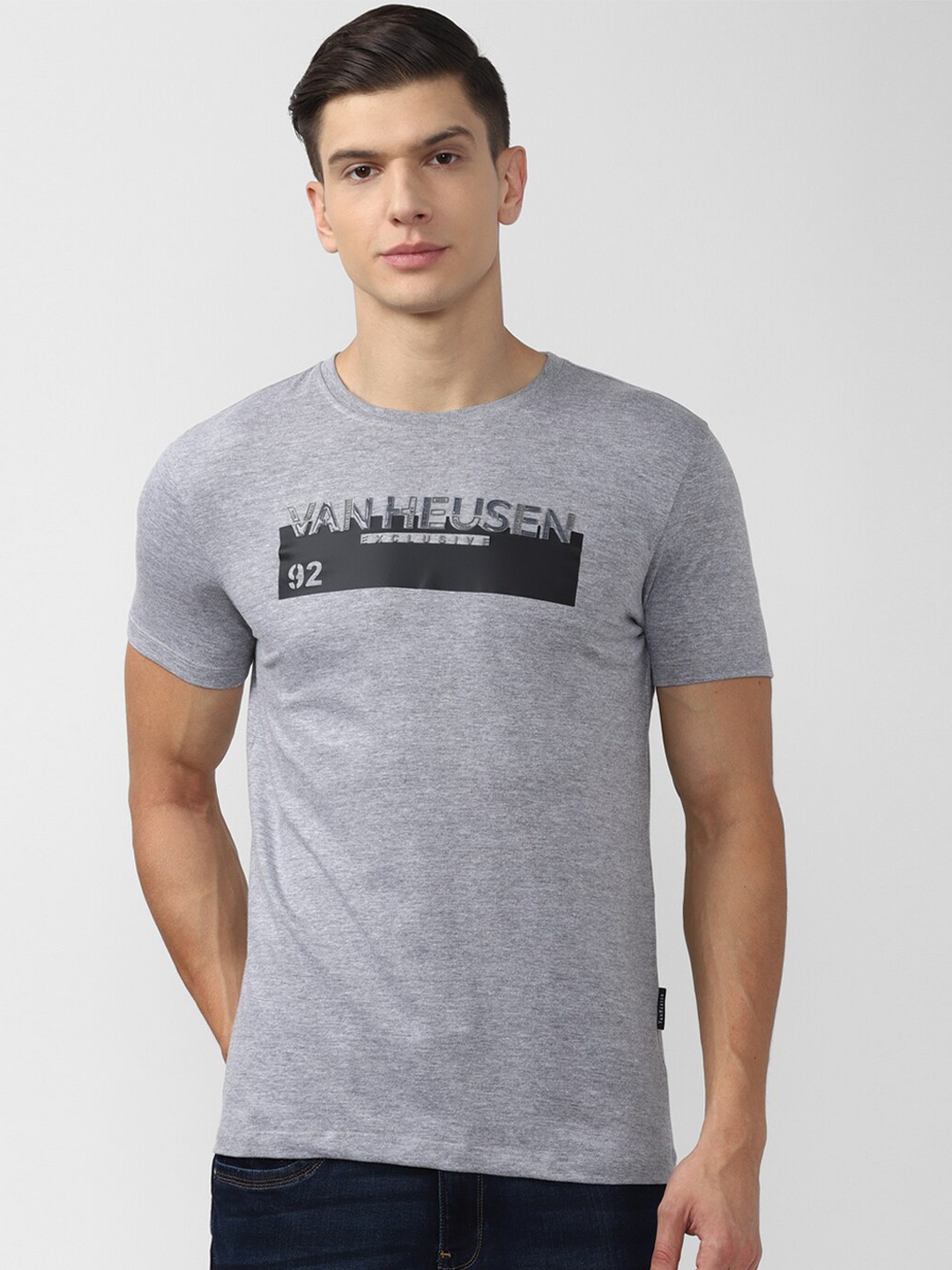 

V Dot Men Grey Typography Printed Raw Edge Slim Fit T-shirt