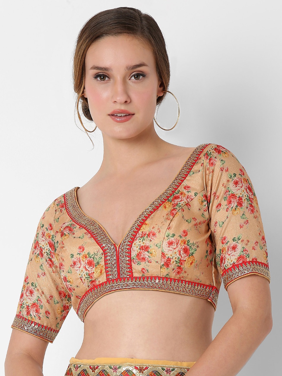 

SALWAR STUDIO Women Gold Coloured Embroidered Saree Blouse
