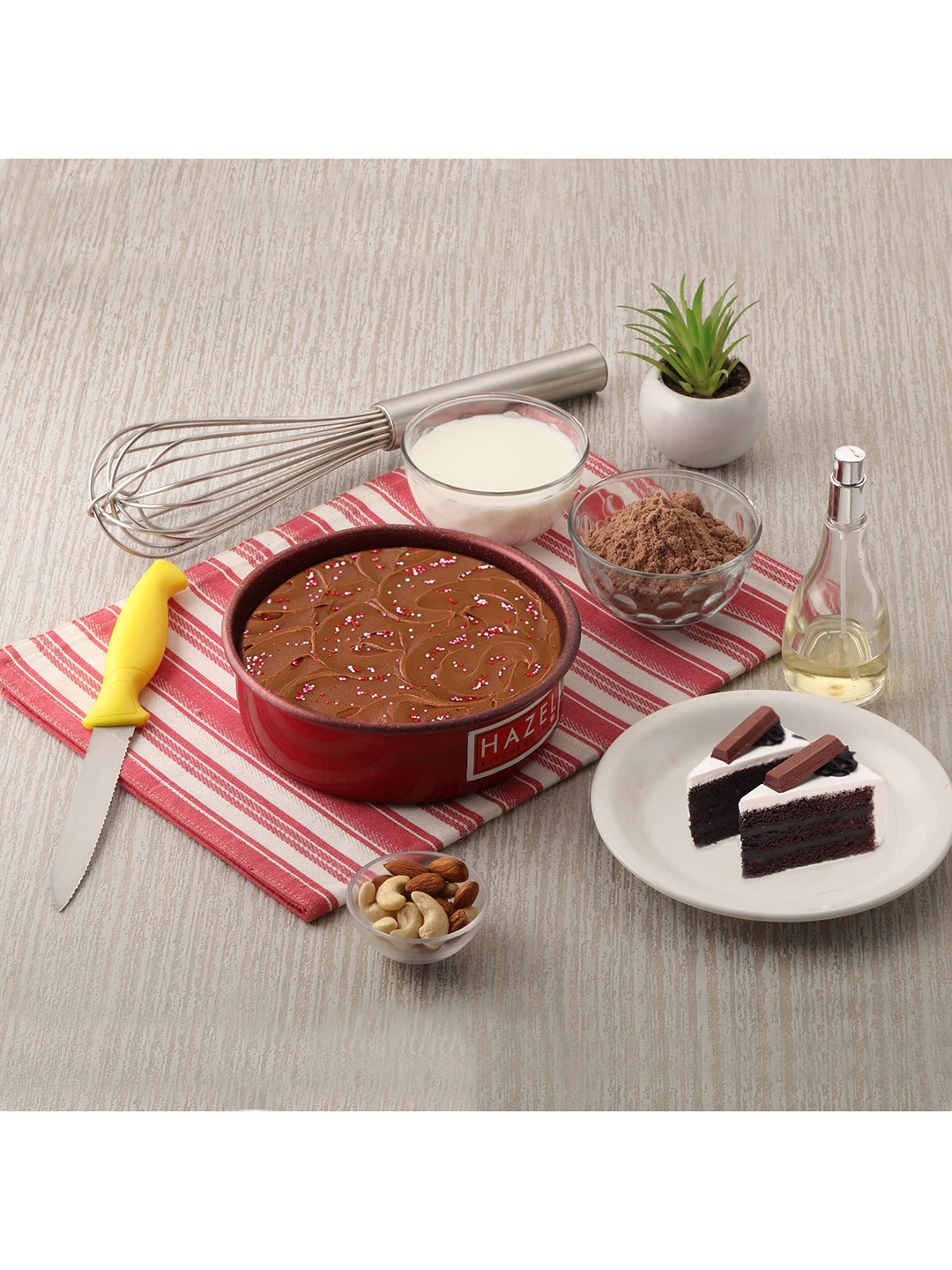 

HAZEL Red Non-Stick Aluminium Cake Mould