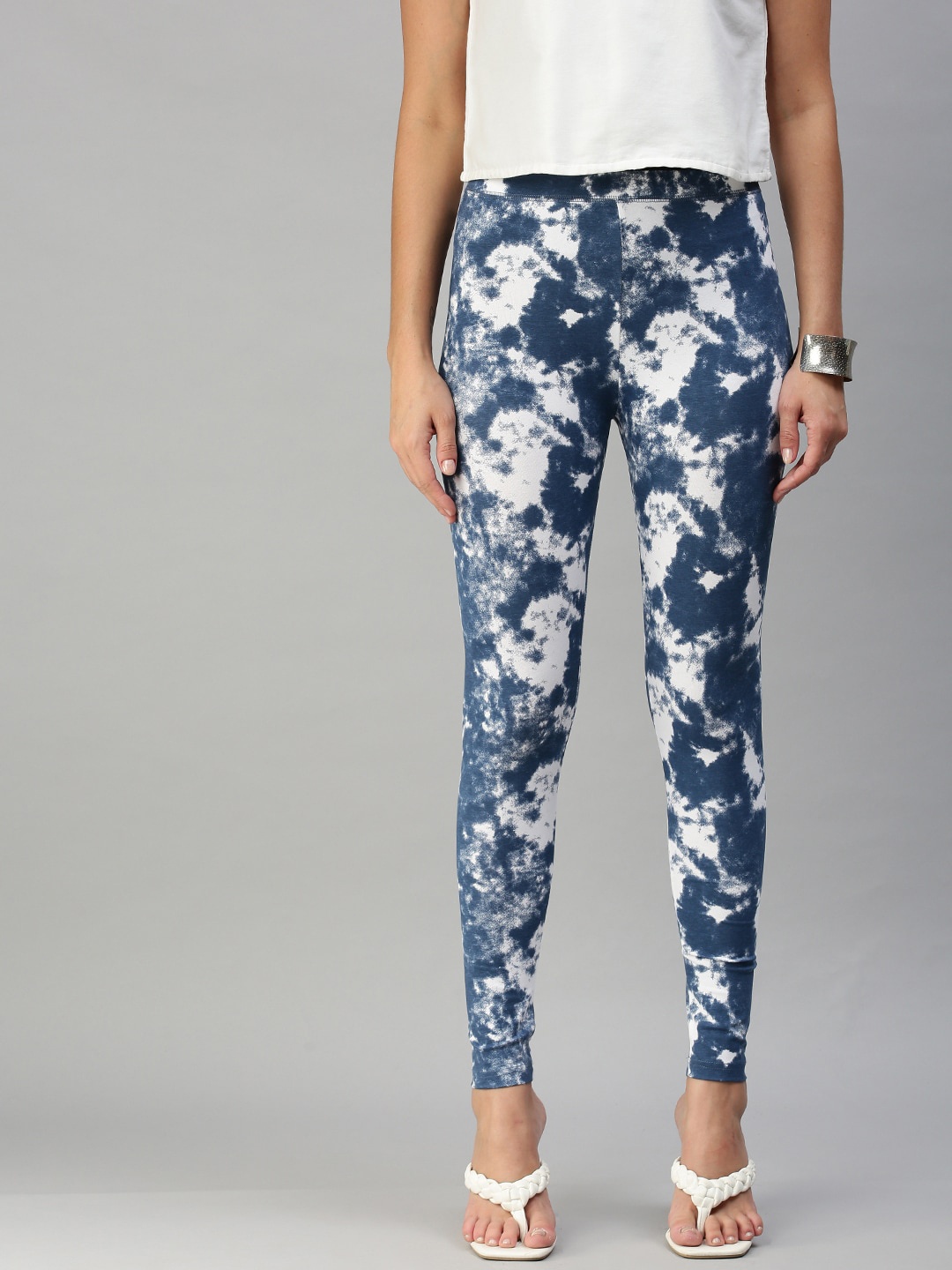 

De Moza Women Blue & White Printed Ankle-Length Leggings
