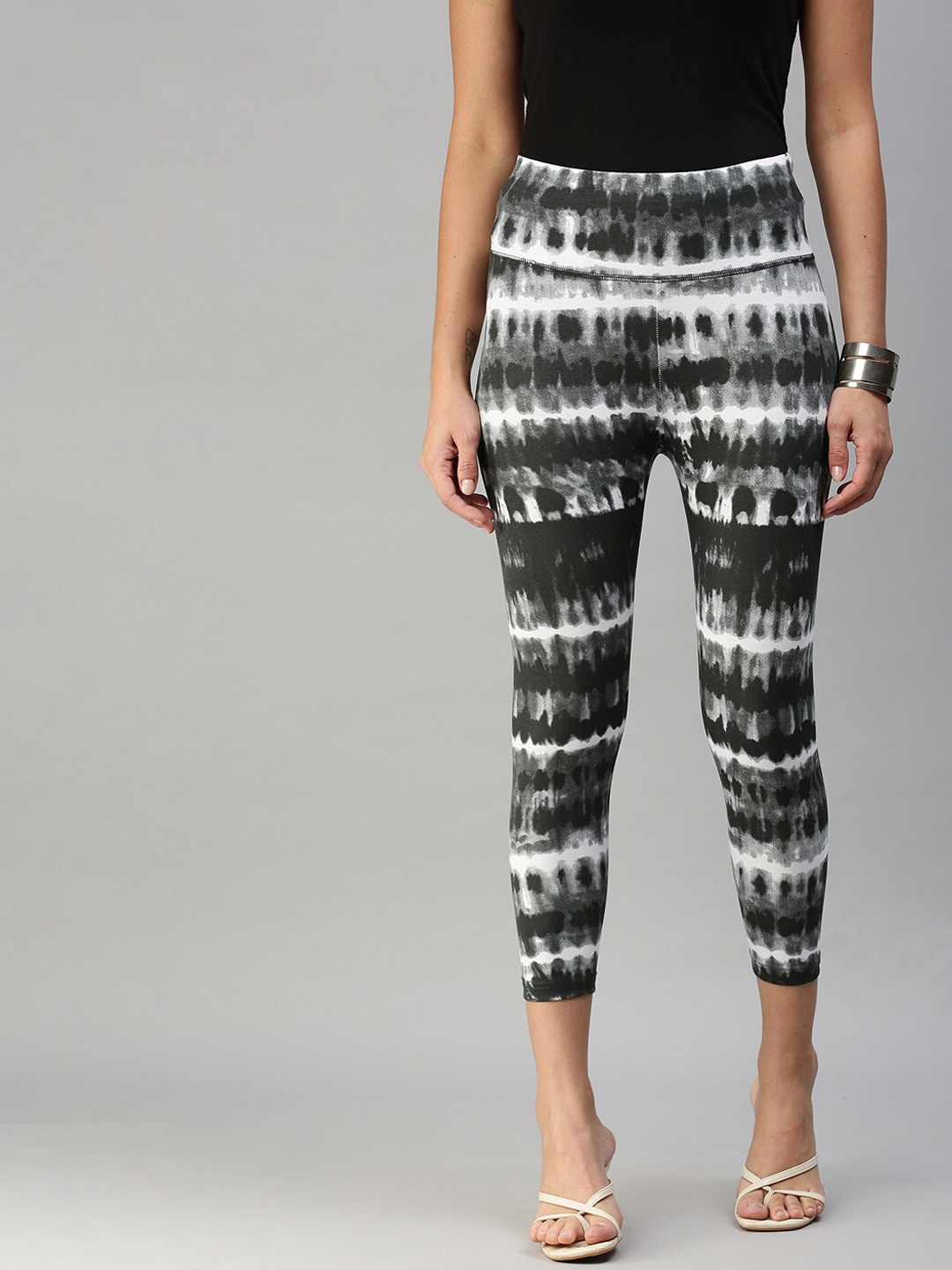 

De Moza Women Grey & Black Printed Ankle-Length Leggings