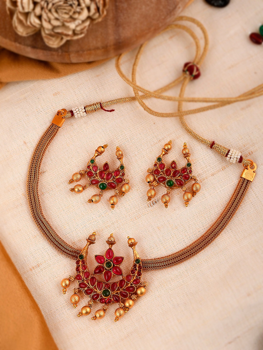 

Shoshaa Women Gold-Plated Magenta Artificial Stone Studded Jewellery Set