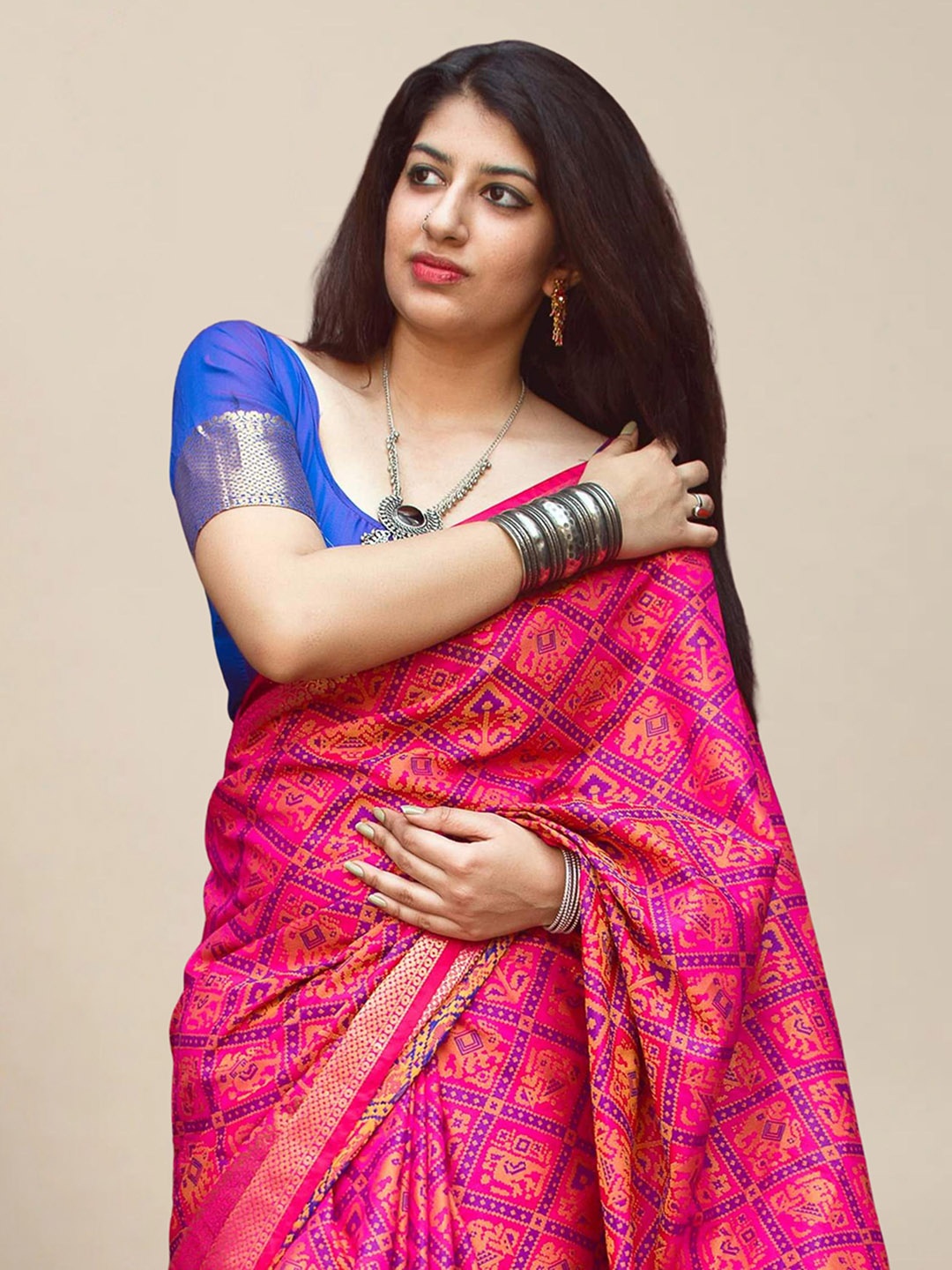 

MS RETAIL Pink Ethnic Motifs Silk Blend Patola Saree