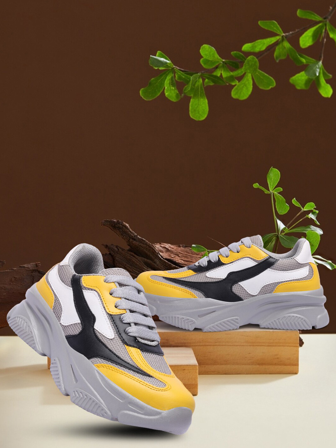

TWIN TOES Women Grey Sports Shoes