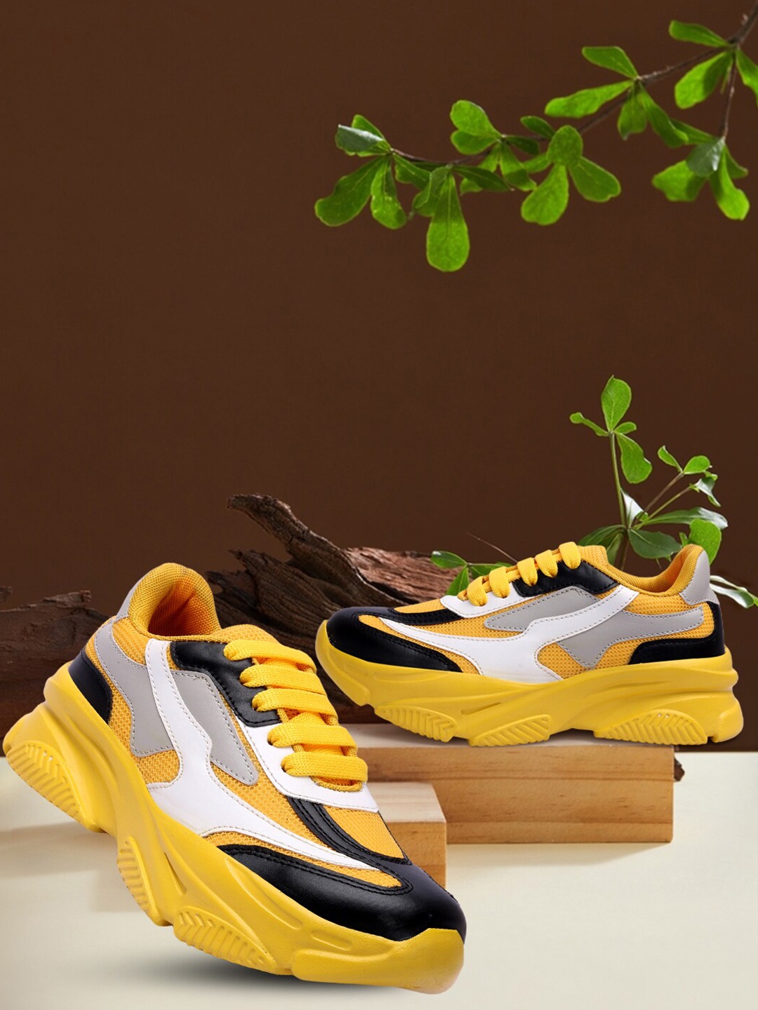 

TWIN TOES Women Yellow Sports Shoes