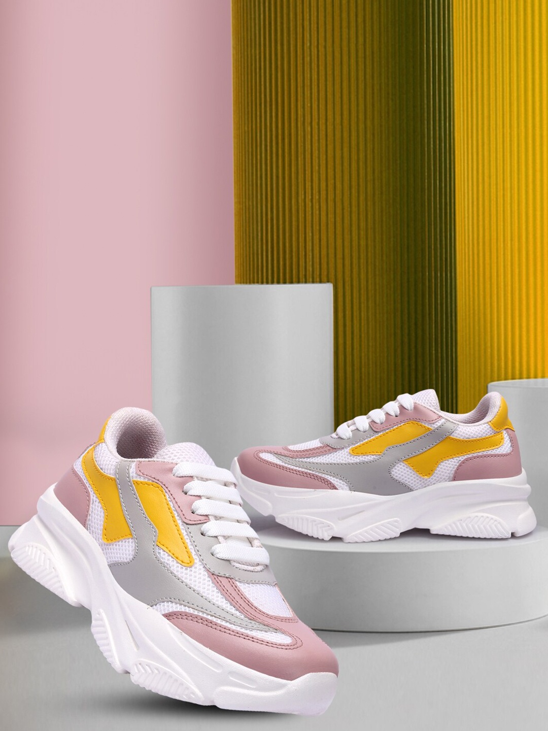 

TWIN TOES Women White Sports Shoes