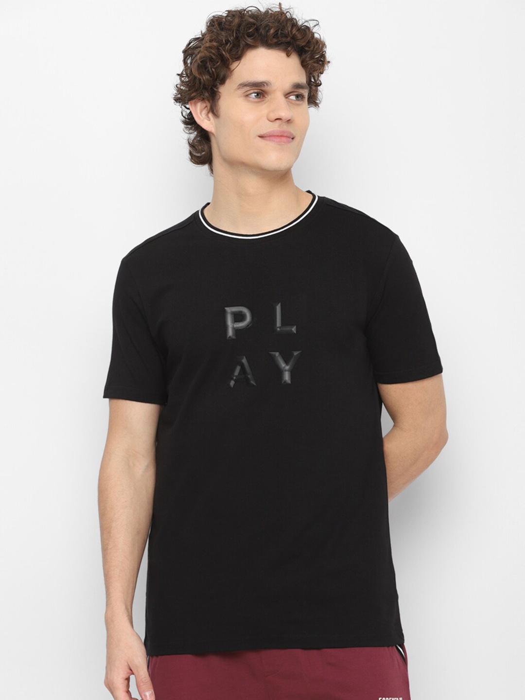 

FOREVER 21 Men Black Typography Printed Applique T-shirt