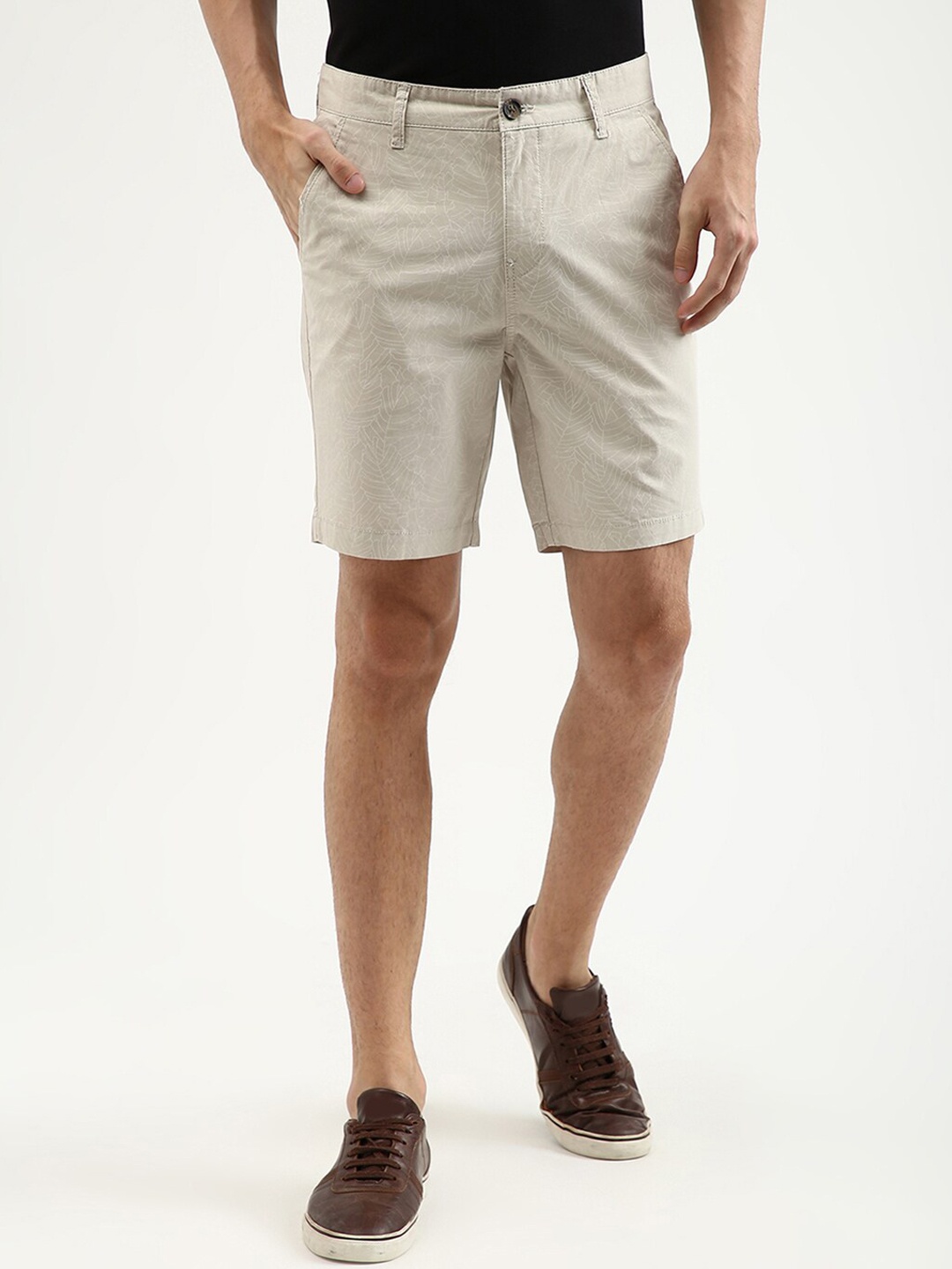 

United Colors of Benetton Men White Slim Fit Chino Shorts