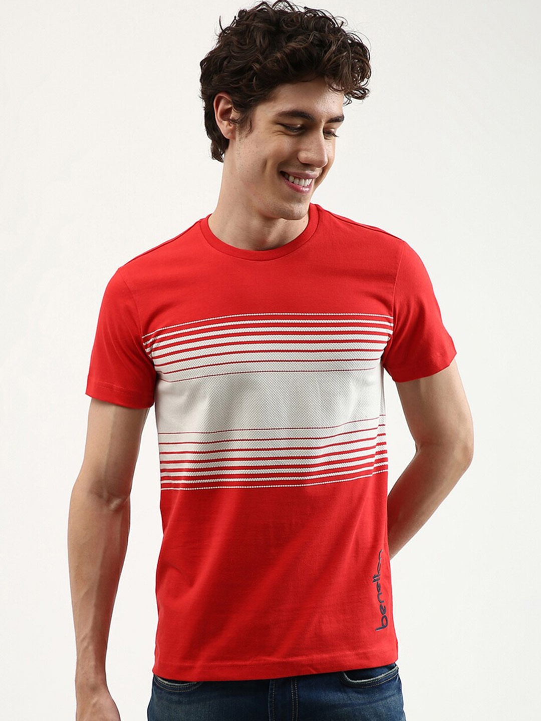 

United Colors of Benetton Men Red Striped T-shirt