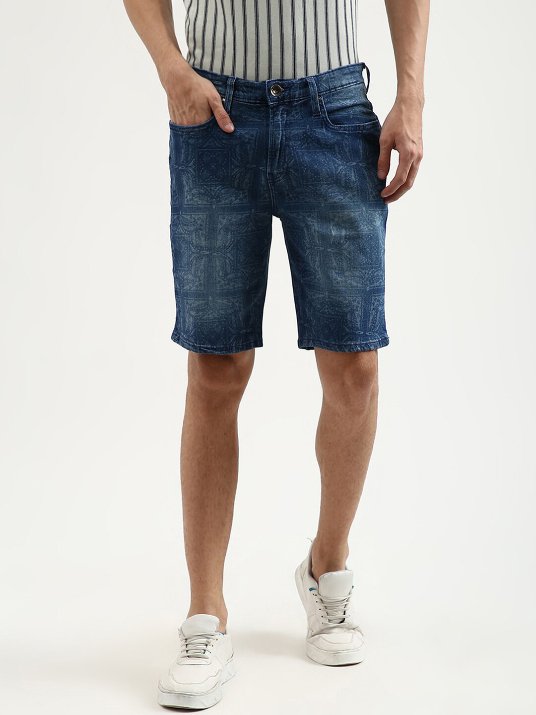 

United Colors of Benetton Men White Washed Slim Fit Denim Shorts