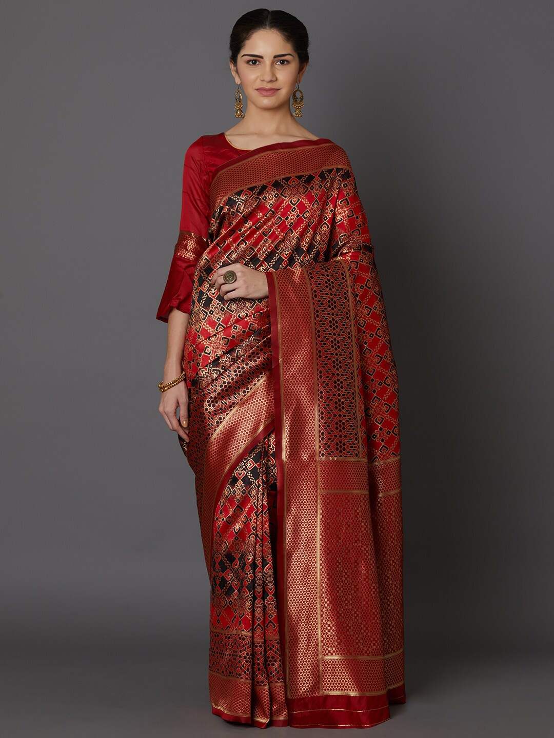 

SHAVYA Women Red Sarees