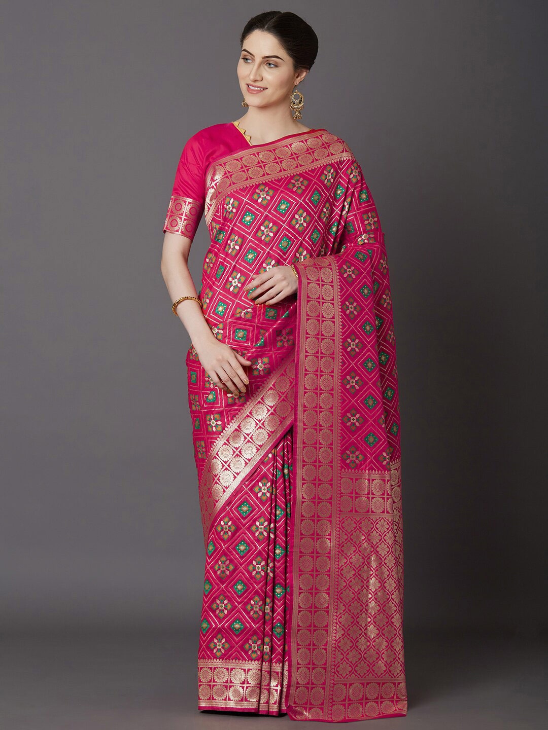 

SHAVYA Women Fuchsia Sarees