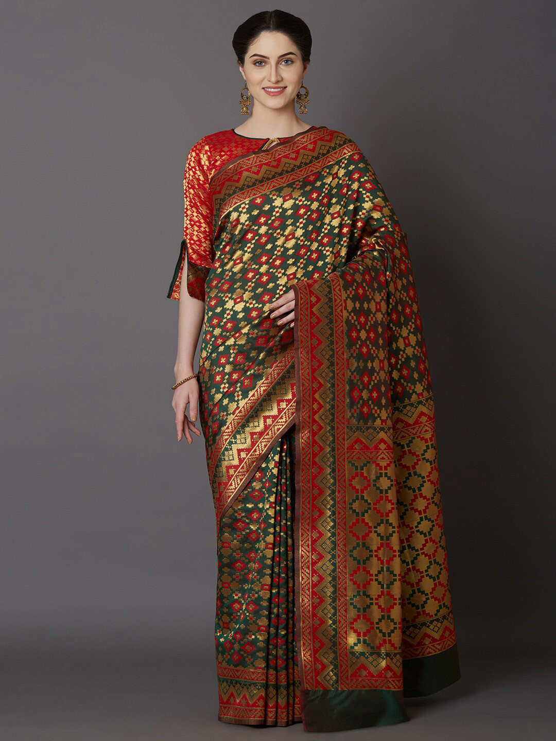 

SHAVYA Women Green Sarees