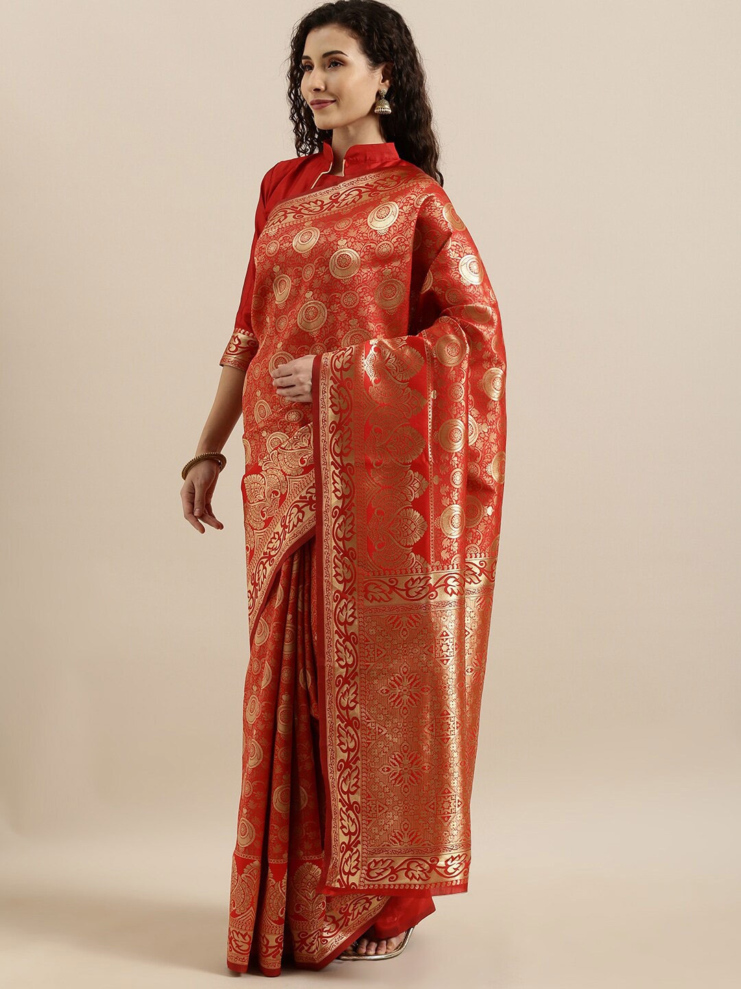 

SHAVYA Women Red Sarees