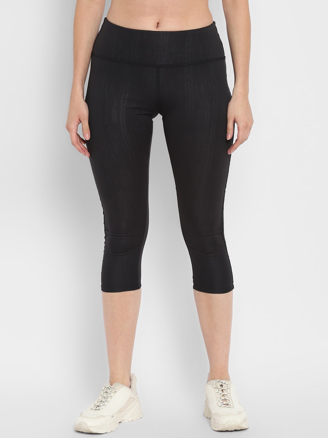 

Yuuki Women Black Solid 3/4th Tights