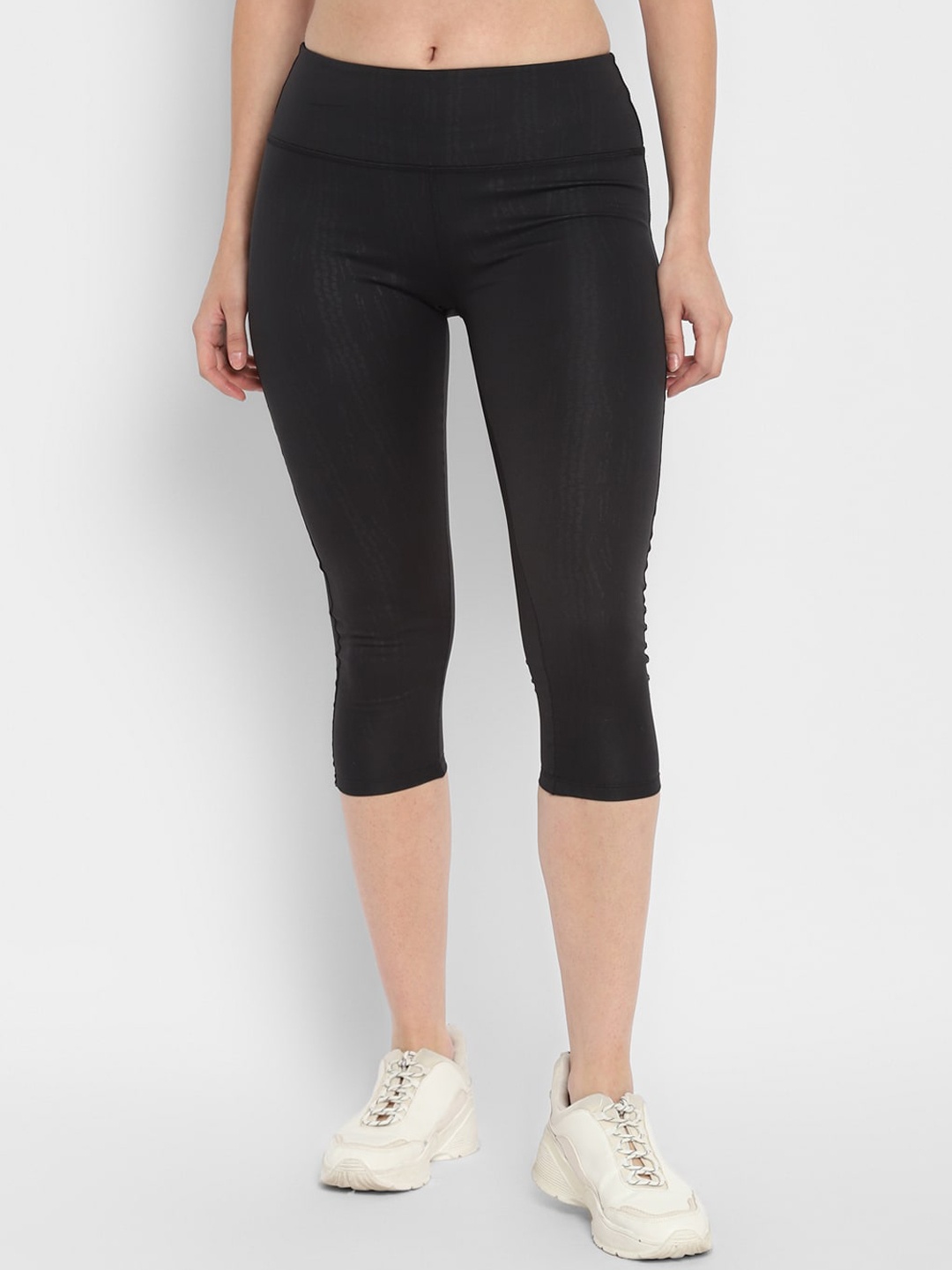 

Yuuki Women Black Solid 3/4th Tights
