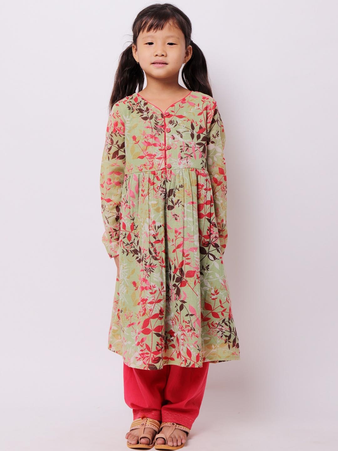 

My Little Lambs Girls Green Floral Printed Pure Cotton Kurta with Pyjamas