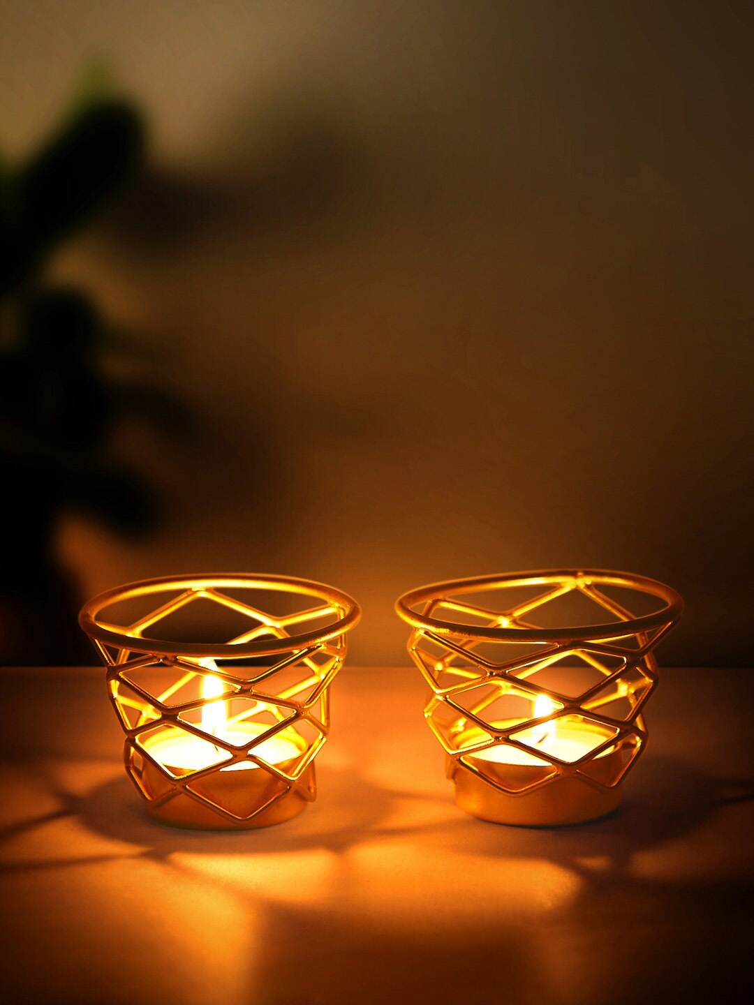 

Living scapes by Pantaloons Gold-Toned Set of 2 Candle Holders